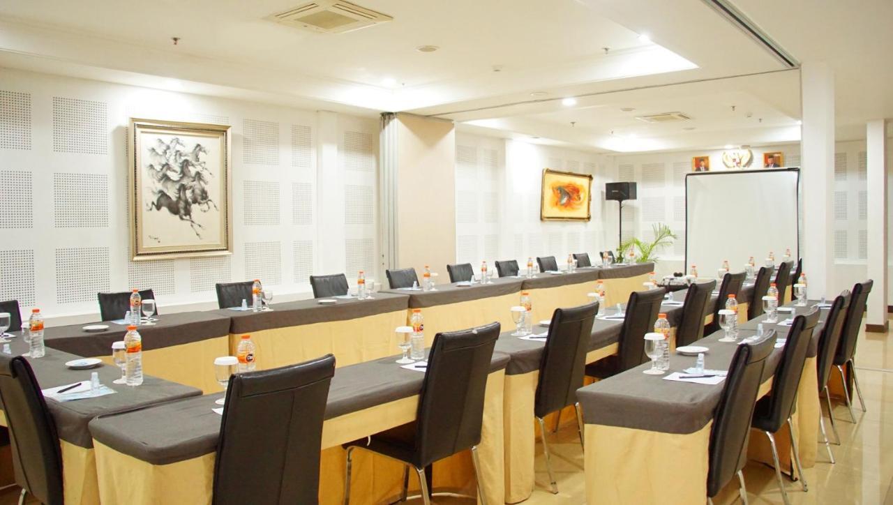 Gp Mega Kuningan Jakarta Exterior photo