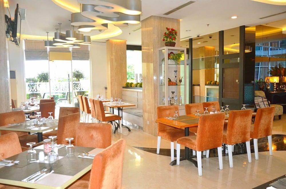 Gp Mega Kuningan Jakarta Exterior photo